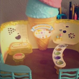 Super cute calico critters ice cream shop